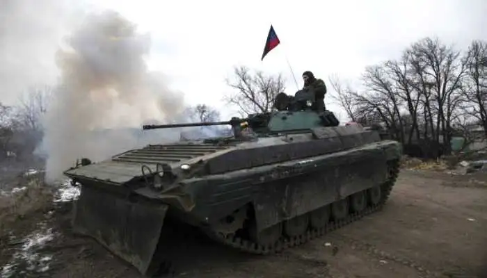 «ДНР» кинула на Гнутове та Миколаївку бронетехніку, ЗСУ жорстко відповіли (ВІДЕО) фото 1