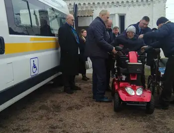 На Кіpовогpадщині чоловіку з інвалідністю подарували електроскутер (ФОТО) фото 1