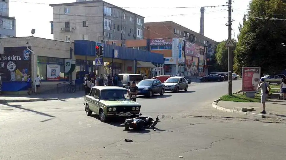 На Кіровоградщині ВАЗ збив скутериста (ФОТО) фото 1
