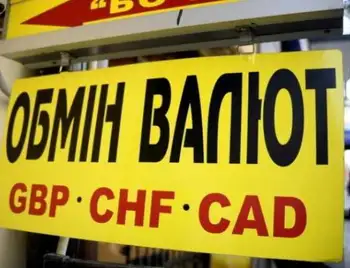 Напередодні Нового року Нацбанк обвалив курс національної валюти фото 1