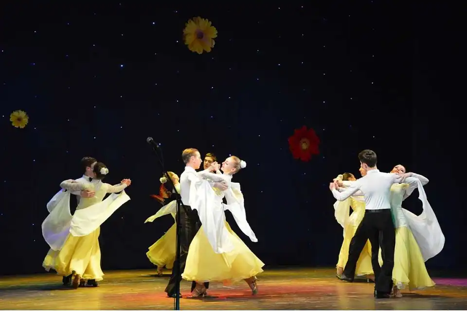 Кращу половину Крoпивницького теплo привітaли з Міжнaрoдним жінoчим днем (ФOТO)