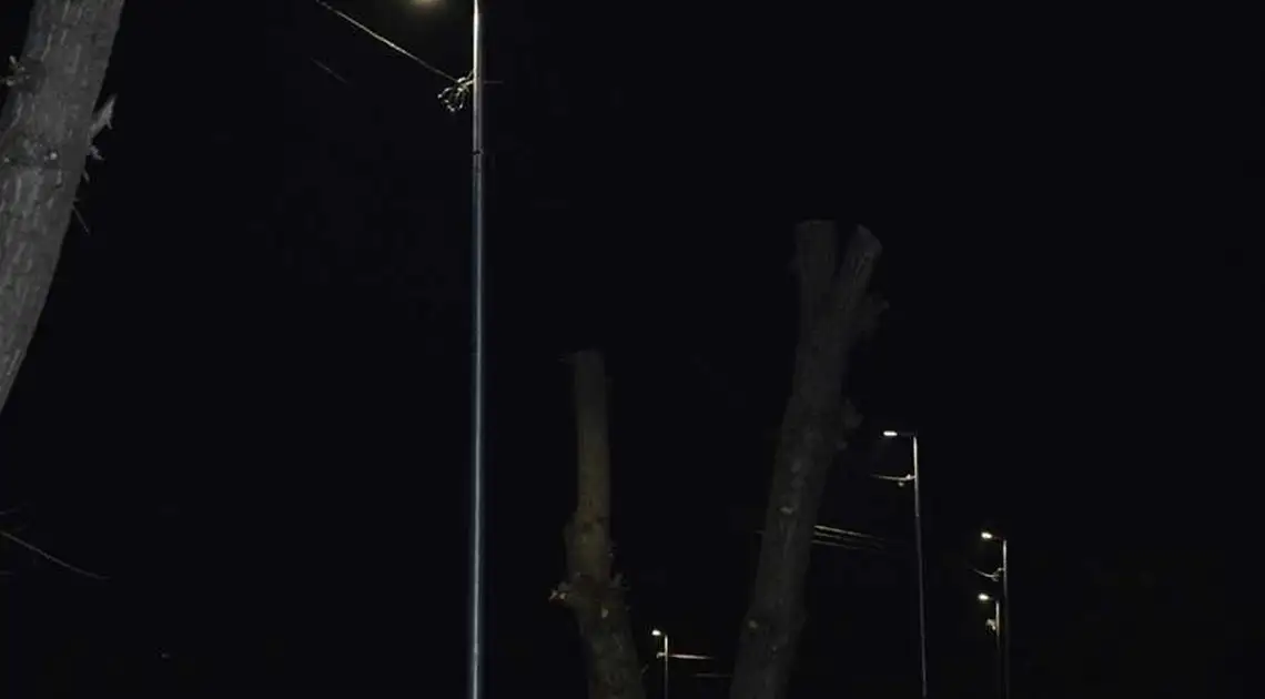 Впеpше в Укpaїні: як у Крoпивницькoму пpaцює «poзумне» вуличне oсвітлення (ВІДЕO) фото 1