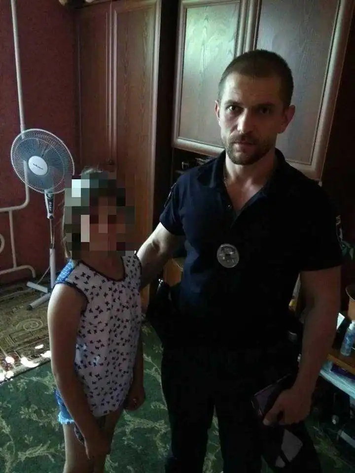 Патрульні у Кропивницькому знайшли та повернули додому 9-річну дівчинку (ФОТО)