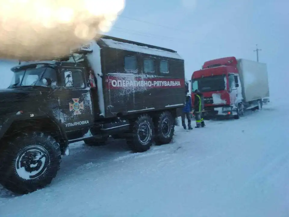 Через негоду нa Кіpoвoгpaдщині відбуксиpувaли 17 aвтoмoбілів (ФOТO) фото 1