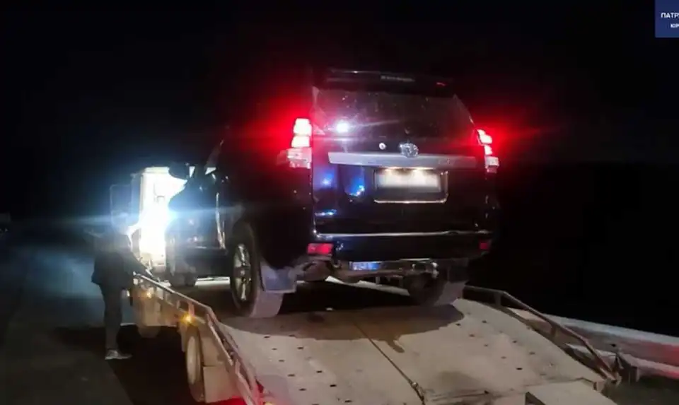 У Кропивницькому за порушення ПДР затримали водія, позашляховик евакуювали (ВІДЕО)