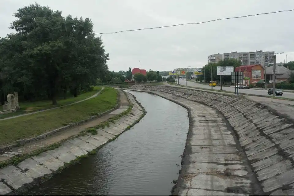 У Кропивницькому почали розчищати обвідний канал навколо Козачого острова фото 1