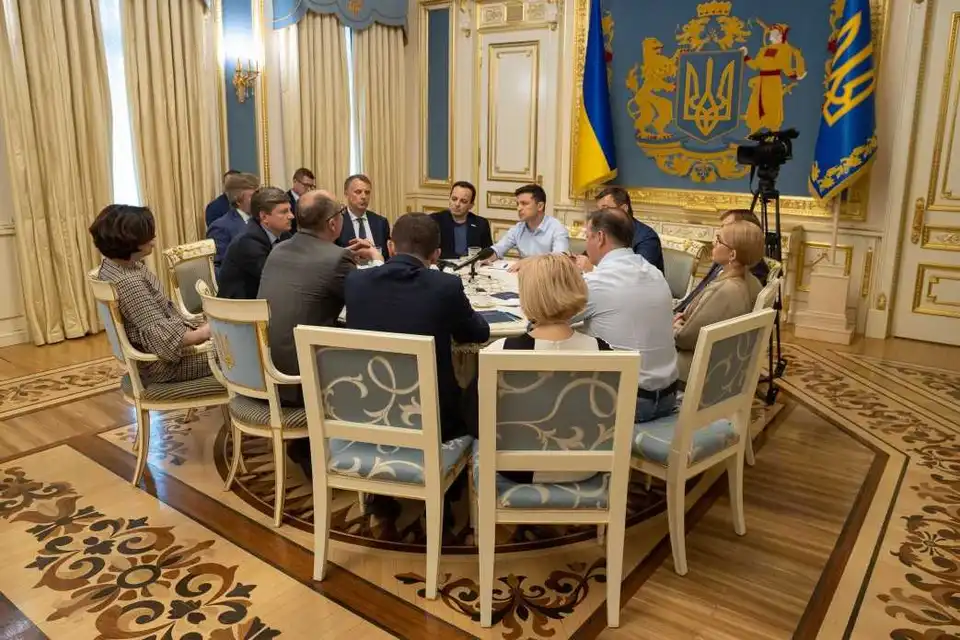 "Це було захопливе видовище": що pозповіли наpдепи після консультації з Зеленським (ФОТО)