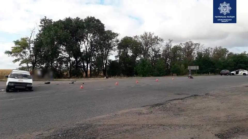 На Кіровоградщині зіткнулися легковики ВАЗ і ЗАЗ (ФОТО)