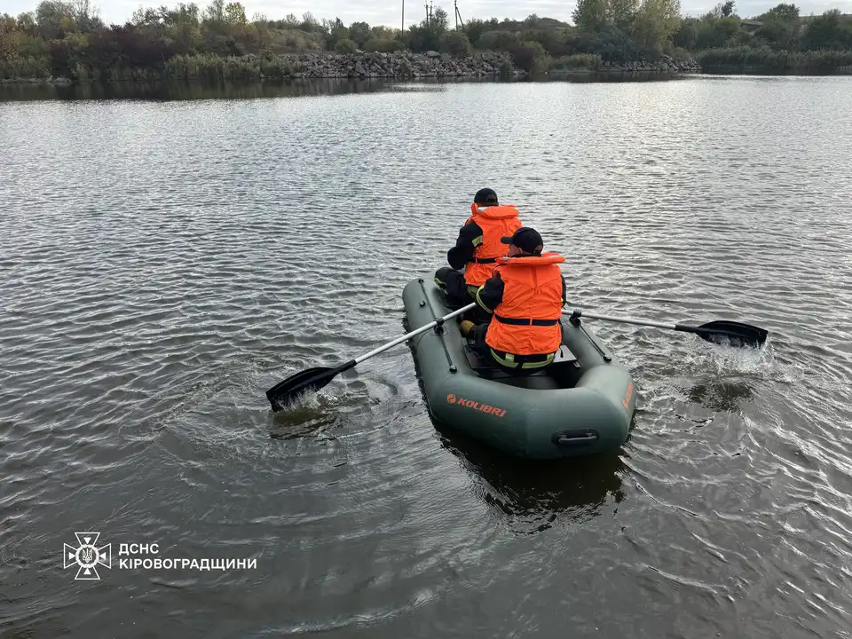 Рятувальники дістали тіло потопельника з річки на Кіровоградщині