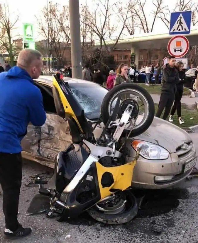 У Кропивницькому сталася смертельна ДТП, загинув мотоцикліст (ФОТО, ВІДЕО)