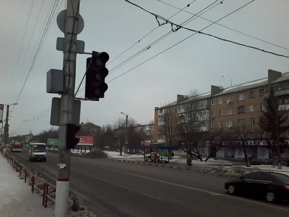 Через непрацюючі світлофори у Кропивницькому кільком тисячам учнів загрожує небезпека (ФОТО)