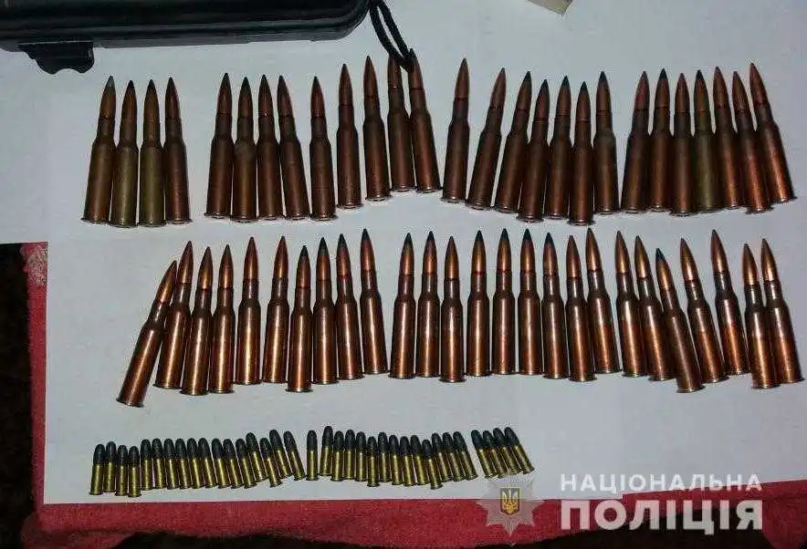 На Кіровоградщині 47-річний чоловік зберігав вдома зброю та боєприпаси (ФОТО)