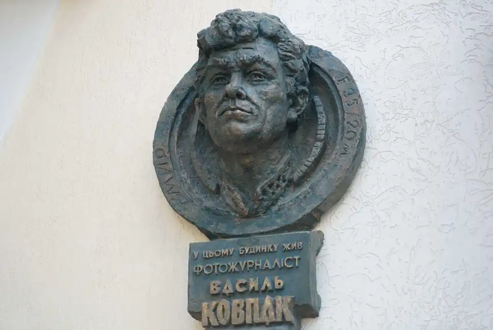 У центрі Кропивницького відкрили пам'ятну дошку легендарному фотокору (ФОТО) фото 1