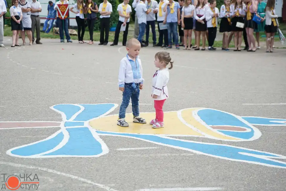 Літо без обмежень: у Кропивницькому пролунали останні дзвінки (ФОТОРЕПОРТАЖ) фото 1