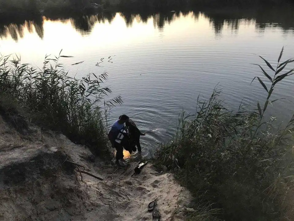 На Кіровоградщині витягнули тіло загиблого чоловіка з води
