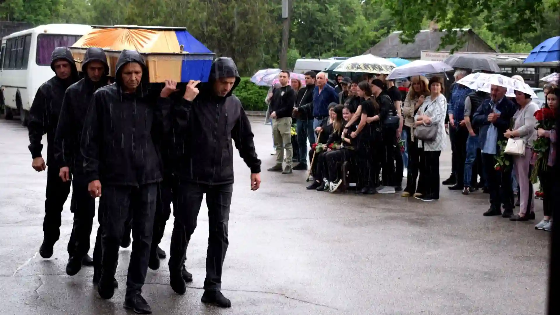 У Кропивницькому попрощалися із загиблими захисниками Романом Конограєм та Сергієм Гриньком