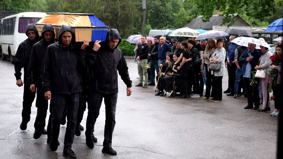 У Кропивницькому попрощалися із загиблими захисниками Романом Конограєм та Сергієм Гриньком
