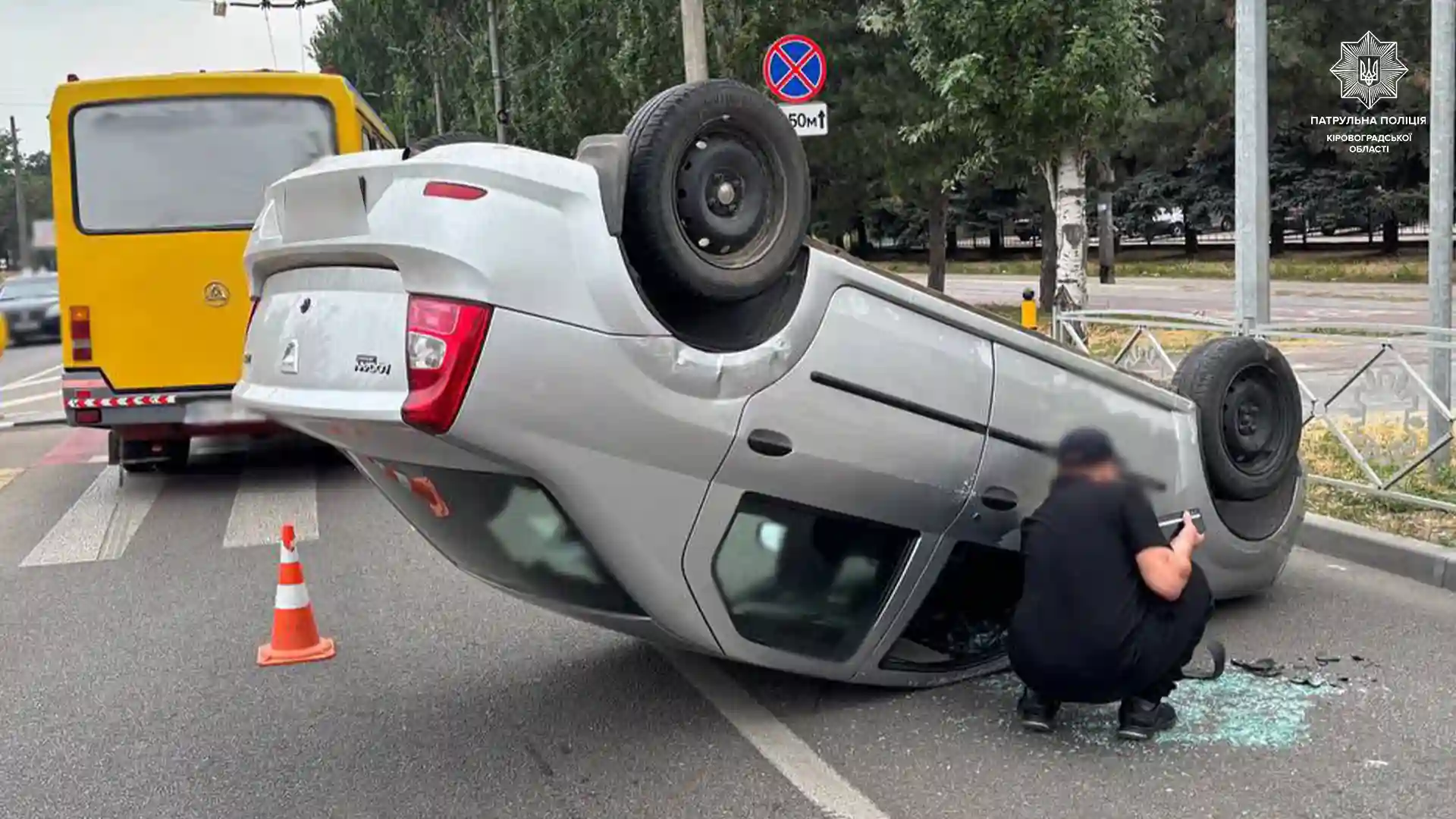 перекинулася автівка
