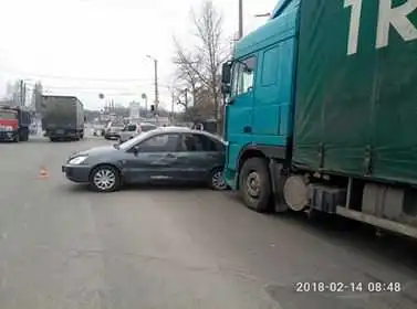 У Кропивницькому вантажівка протаранила «Mitsubisi Lancer» (ФОТО)