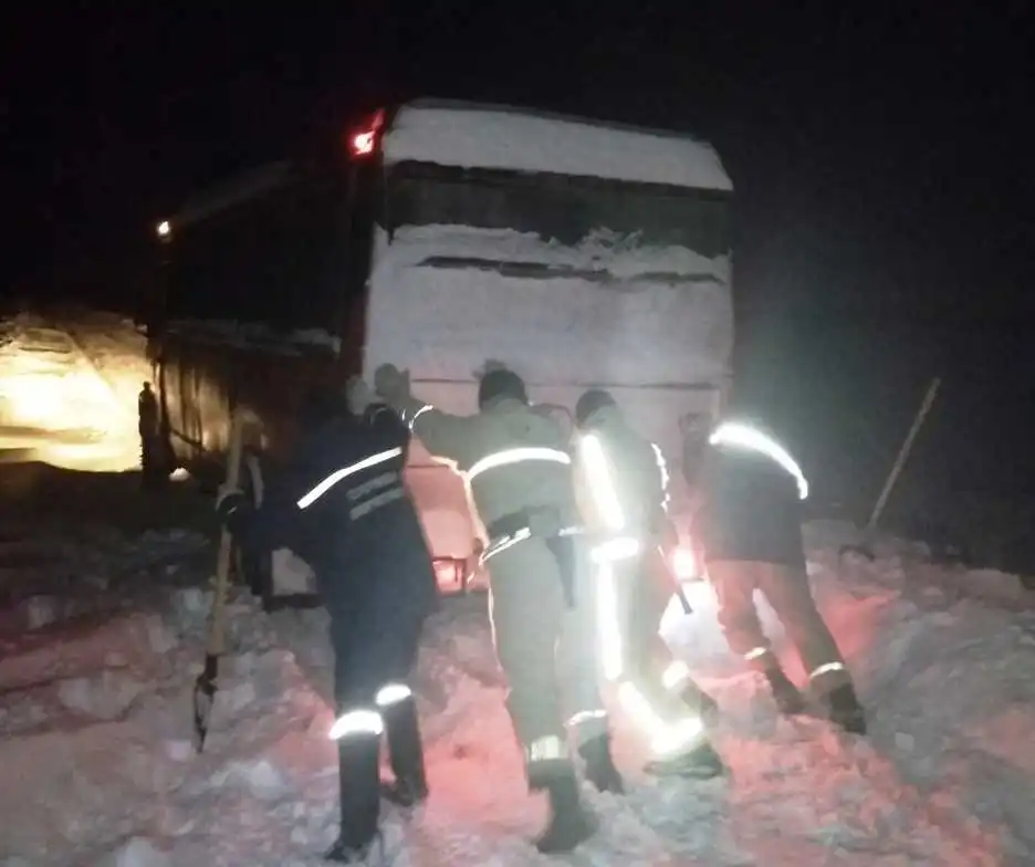 На Кіровоградщині за добу рятувальники 17 разів виїжджали на допомогу водіям (ФОТО)