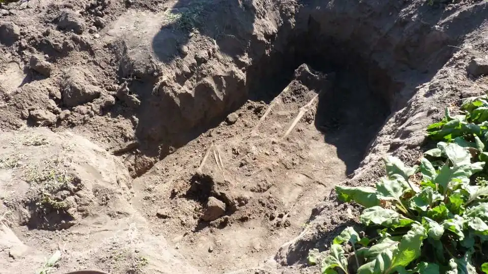 На Кіровоградщині під час перепоховання танкіста знайшли гранату (ФОТО) фото 8