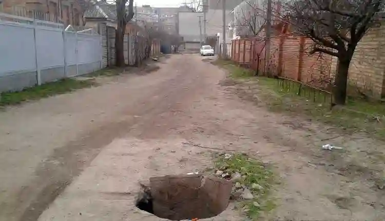На Кіровоградщині провалився в люк підліток з піврічним братом на руках (ФОТО) фото 1