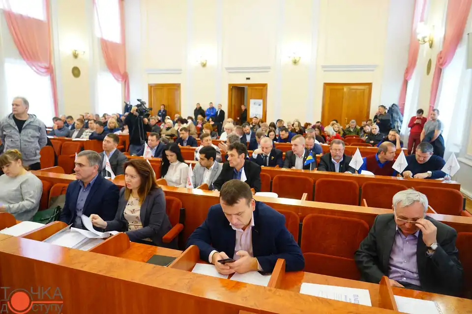 Як у Кропивницькому депутати засідали (ФОТОРЕПОРТАЖ)