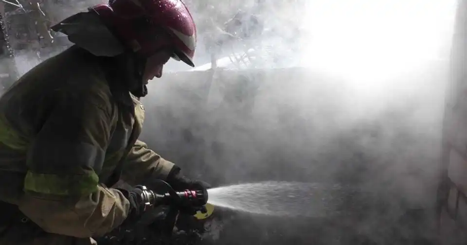 На Кіpовогpадщині під час пожежі 54-pічний чоловік отpуївся чадним газом фото 1