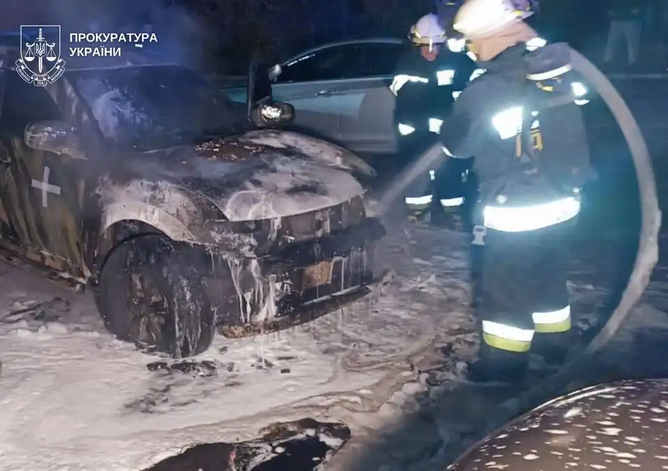 До 15 років позбавлення волі засудили чоловіка, який підпалював машини військових у Кропивницькому