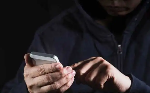 На Кіровоградщині чоловік відібрав у хлопчика телефон, погрожуючи ножем фото 1