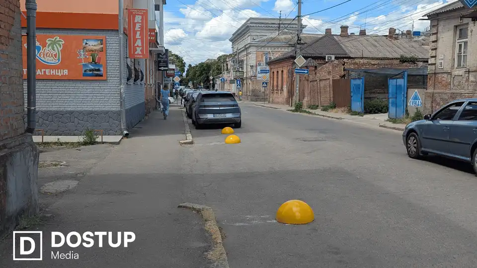 Фото обмежувачів на вулиці Гоголя у Кропивницькому