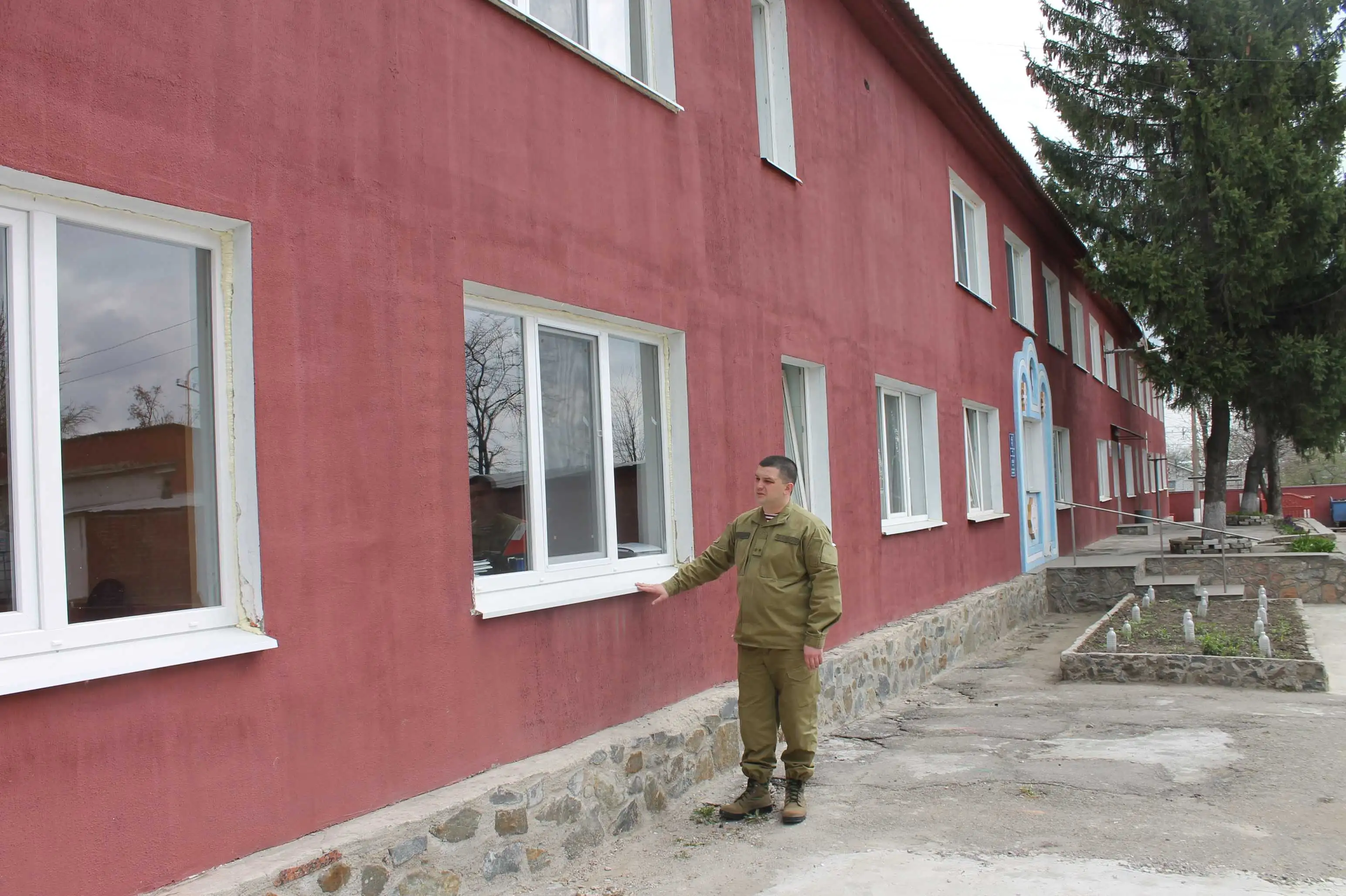 Допомога підшефним військовим: кіровоградська влада почала із вікон (ФОТОФАКТ) фото 1