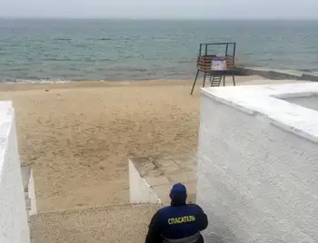 Літо наближається: в Одесі на пляжі почав чергування перший рятувальники фото 1