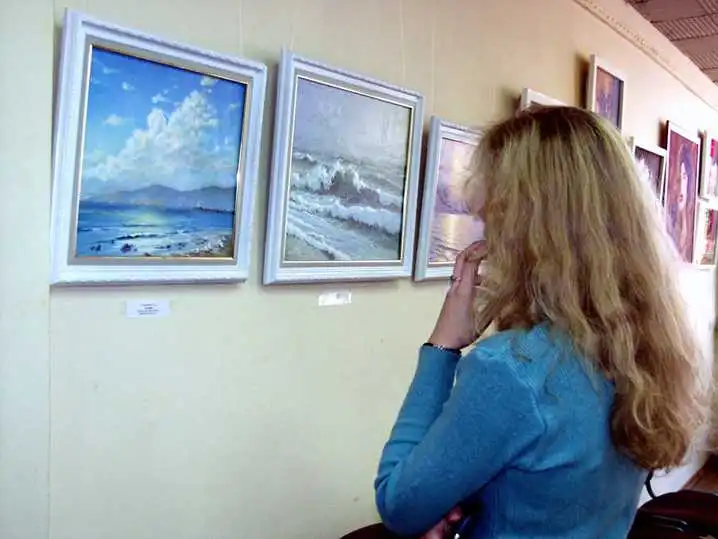 У бібліотеці Чижевського експонують дипломні роботи студентів мистецького факультету (ФОТО)