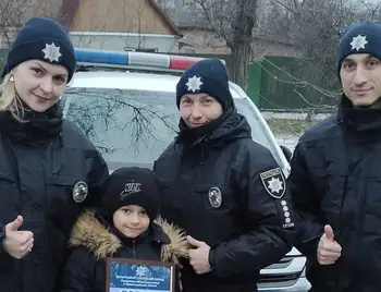 У Кропивницькому патрульні завітали до 8-річного волонтера фото 1