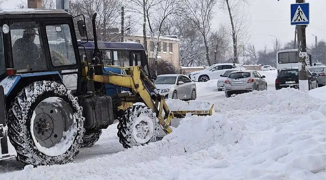 Водіїв у Кропивницькому закликають не паркувати автомобілі на узбіччях фото 1