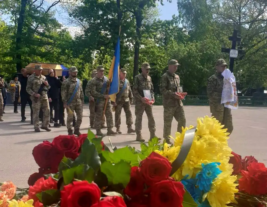 попрощалися з військовими
