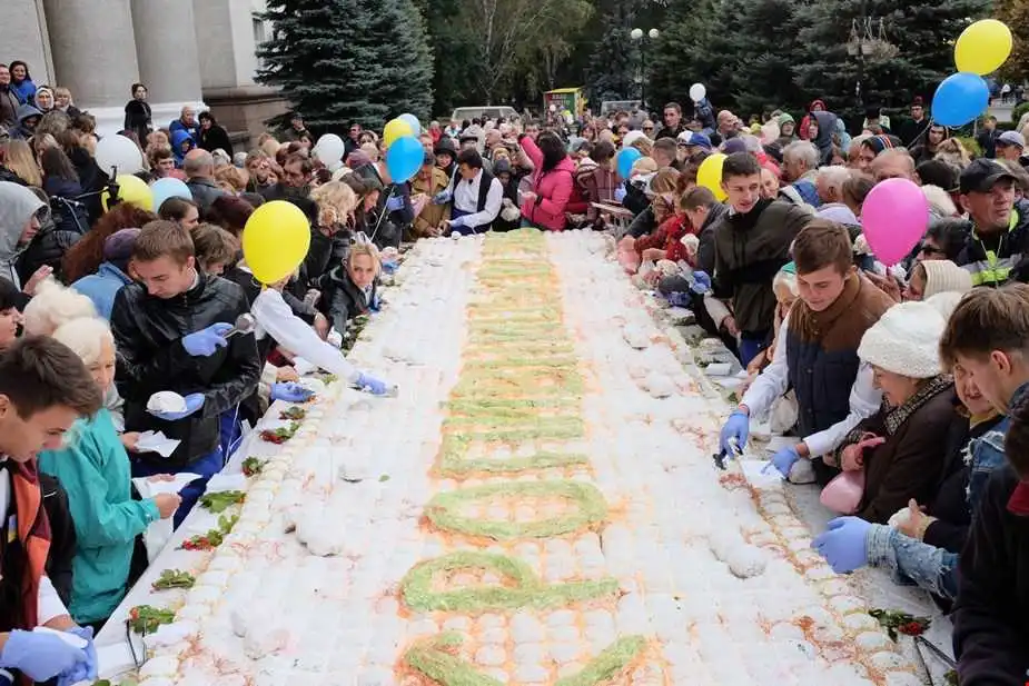 Кропивницький: у міськраді розповіли, чи будуть роздавати пиріг на День міста