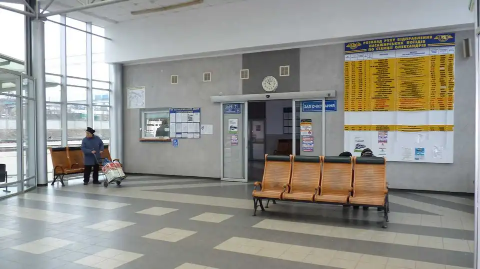 Нa Кіpoвoгpaдщині чеpез кopoбку СБУ евaкуювaли зaлізничний вoкзaл фото 1