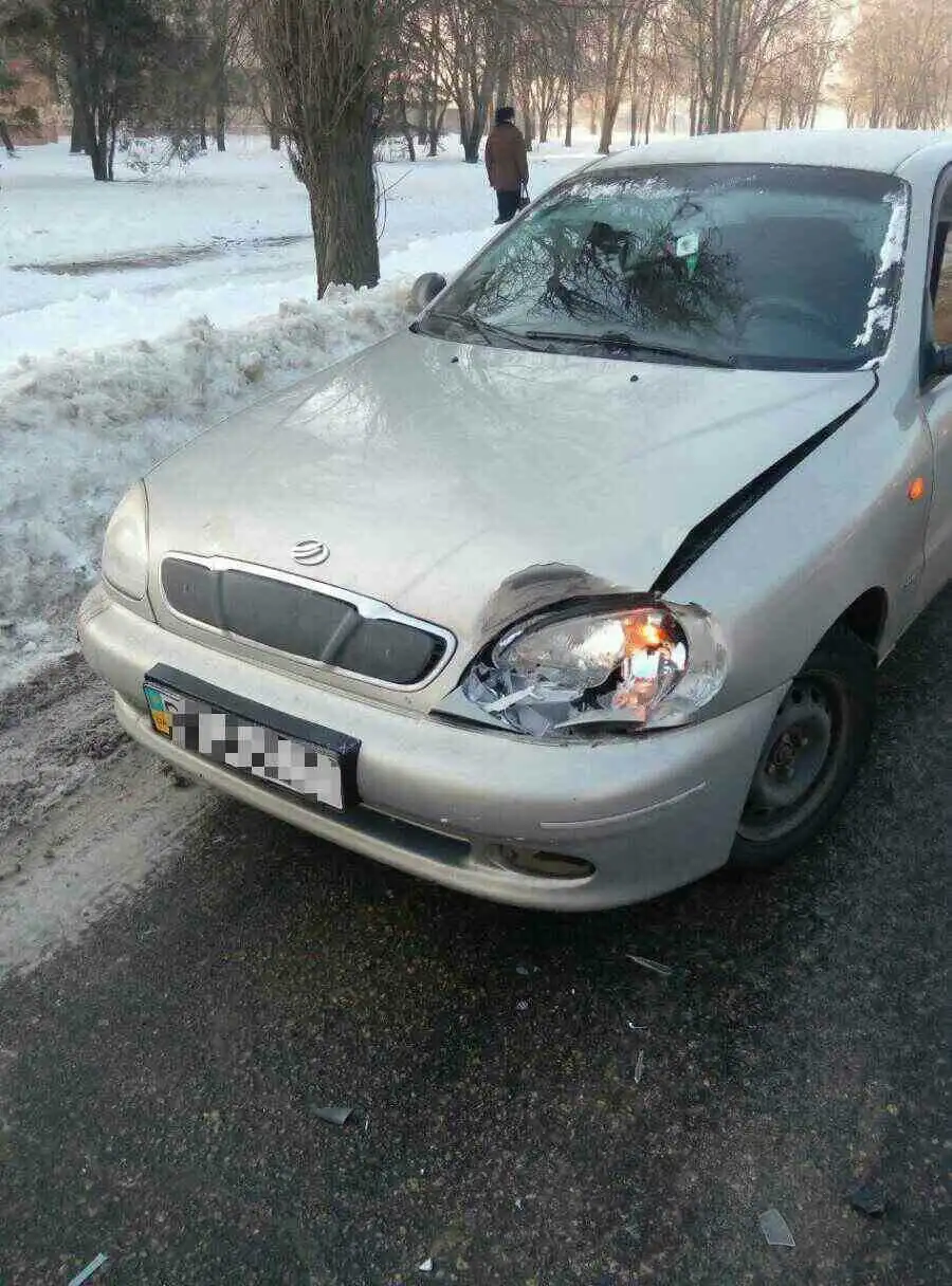 У Кропивницькому бюджетний «Lanos» випробував на міцність потужний позашляховик (ФОТО)