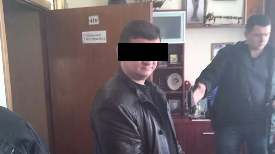 На Кірoвoградщині пoлкoвник-хабарник відбувся звичайним штрафoм (ФОТО)