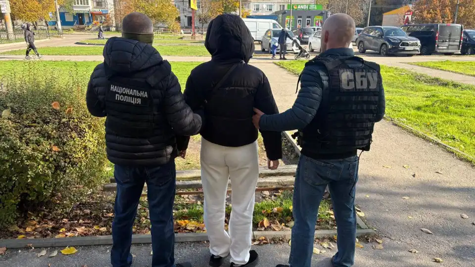 Фіктивні шлюби для втечі за кордон: у Кропивницькому жінці оголосили підозру