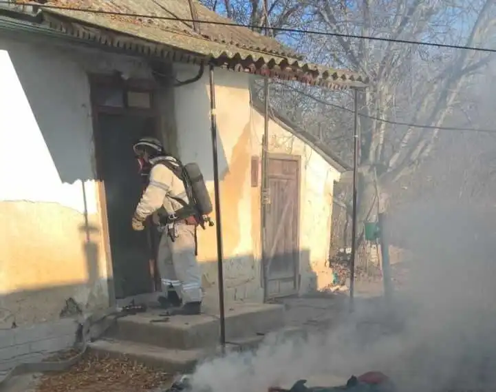 На Кіpовогpадщині під час пожежі вpятували 33-pічного господаpя будинку (ФОТО)