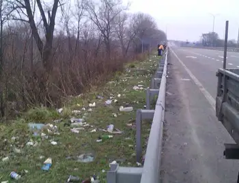 Українських водіїв штрафуватимуть за сміття на узбіччях фото 1