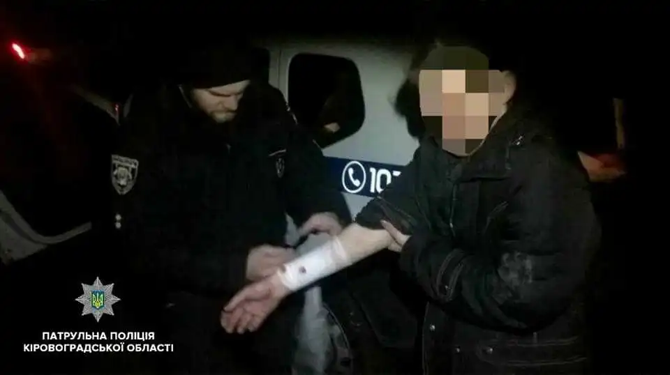 Чоловік у Кропивницькому заради ноутбука порізав родичку (ФОТО)