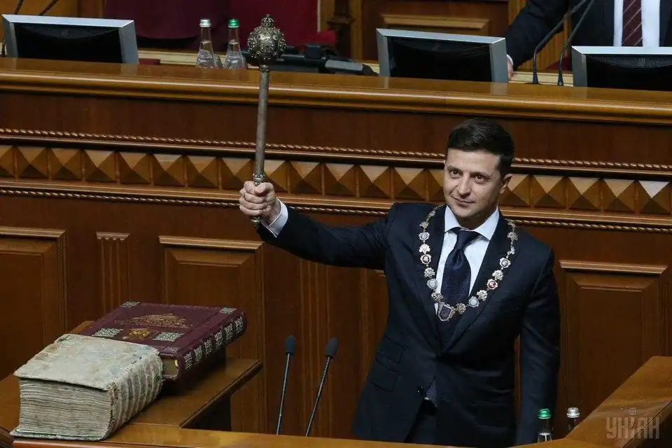 Зеленський видав указ про розпуск Ради і призначив нові вибори