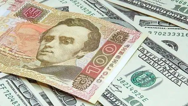 Долар і євро вчергове здорожчали: Нацбанк визначився з курсами валют після вихідних фото 1