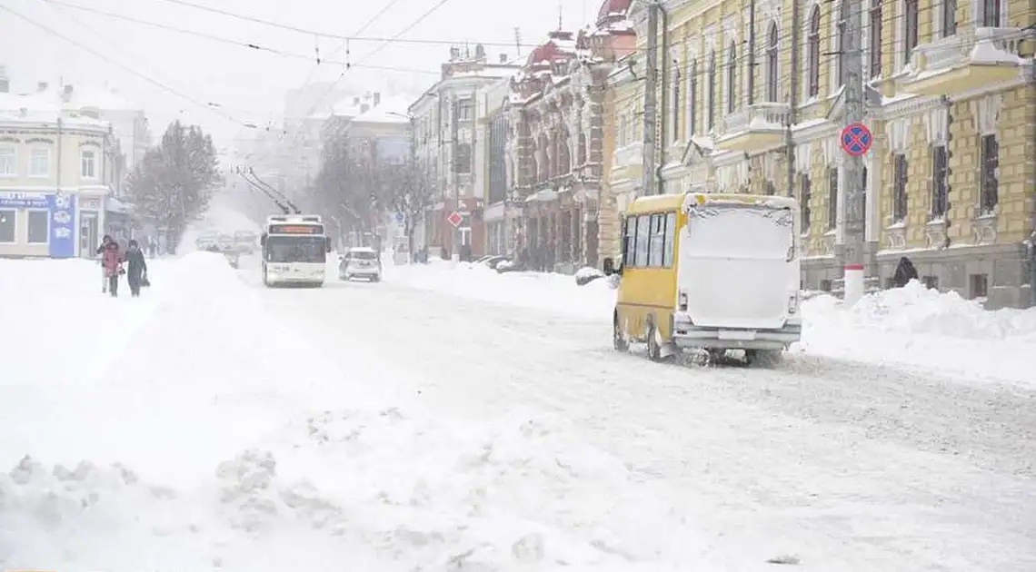 Стало відомо, коли в Україні припиняться потужні снігопади фото 1