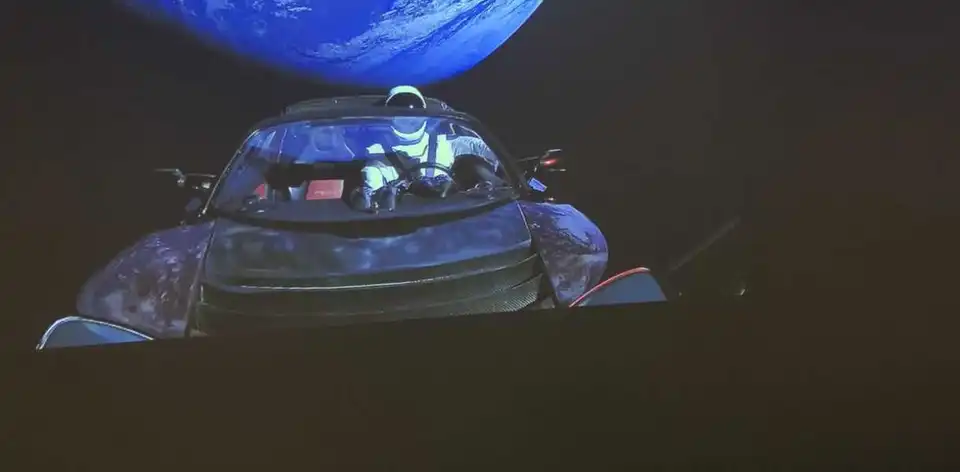 NASA перетворило червоний родстер Маска на супутник (ВІДЕО) фото 1