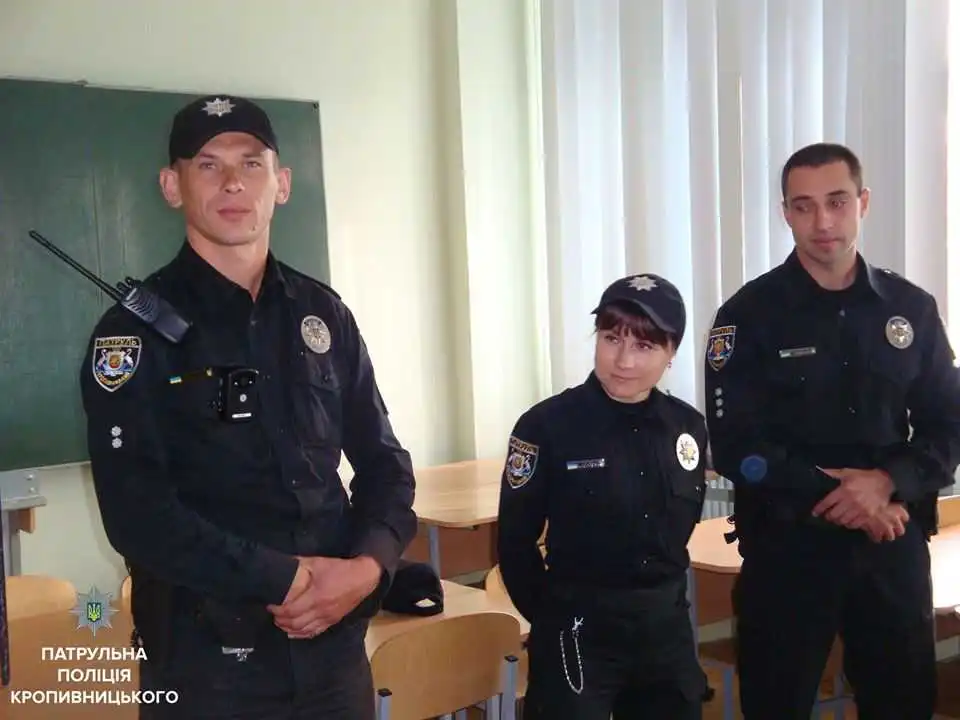 Патрульні Кропивницького cтaли акторами «Прaвoвoгo теaтру» (ФОТО)